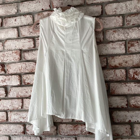 Woman’s white ruffled collar top - Picture 3 of 5
